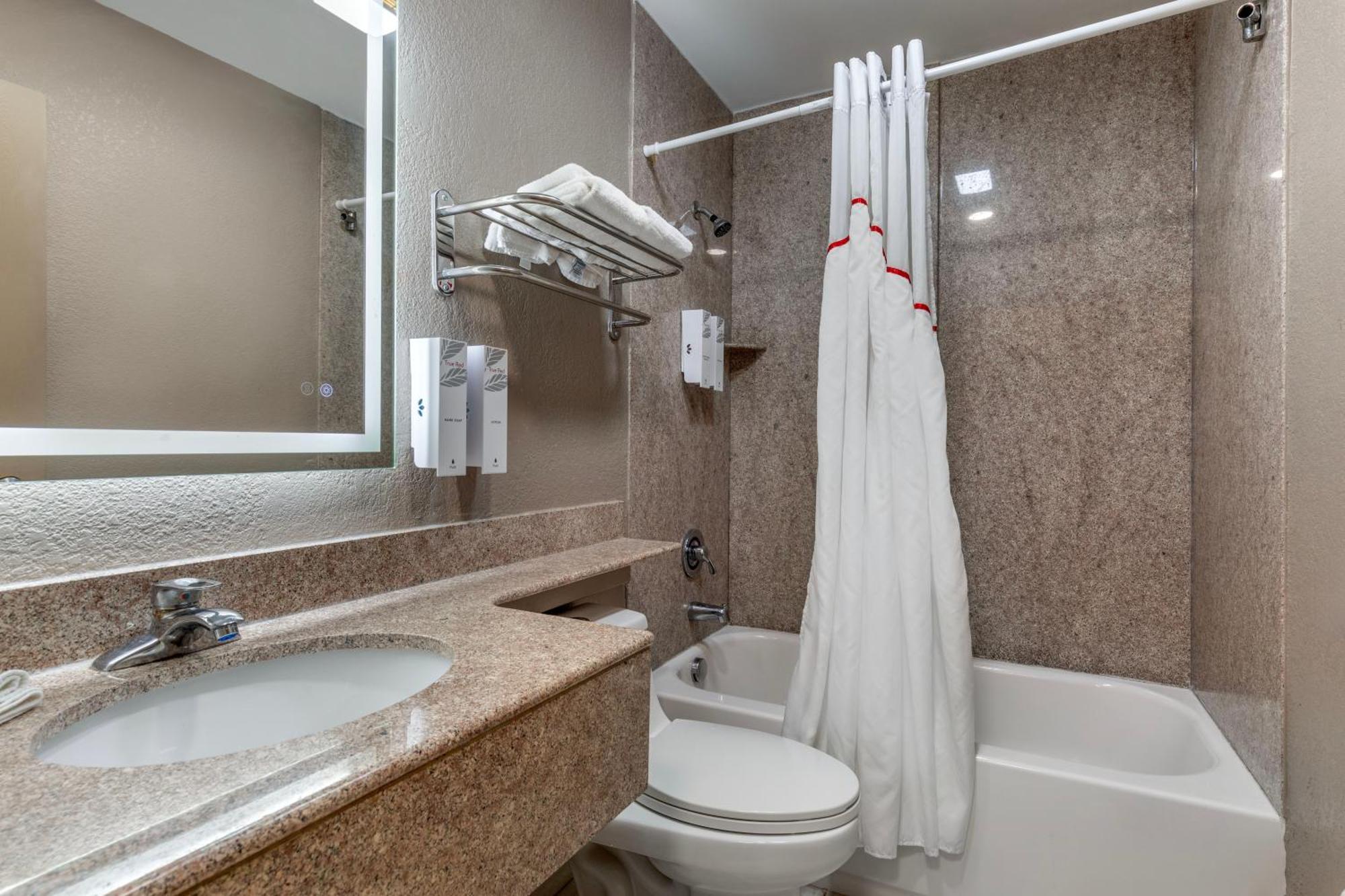 Red Roof Inn Suffolk Εξωτερικό φωτογραφία
