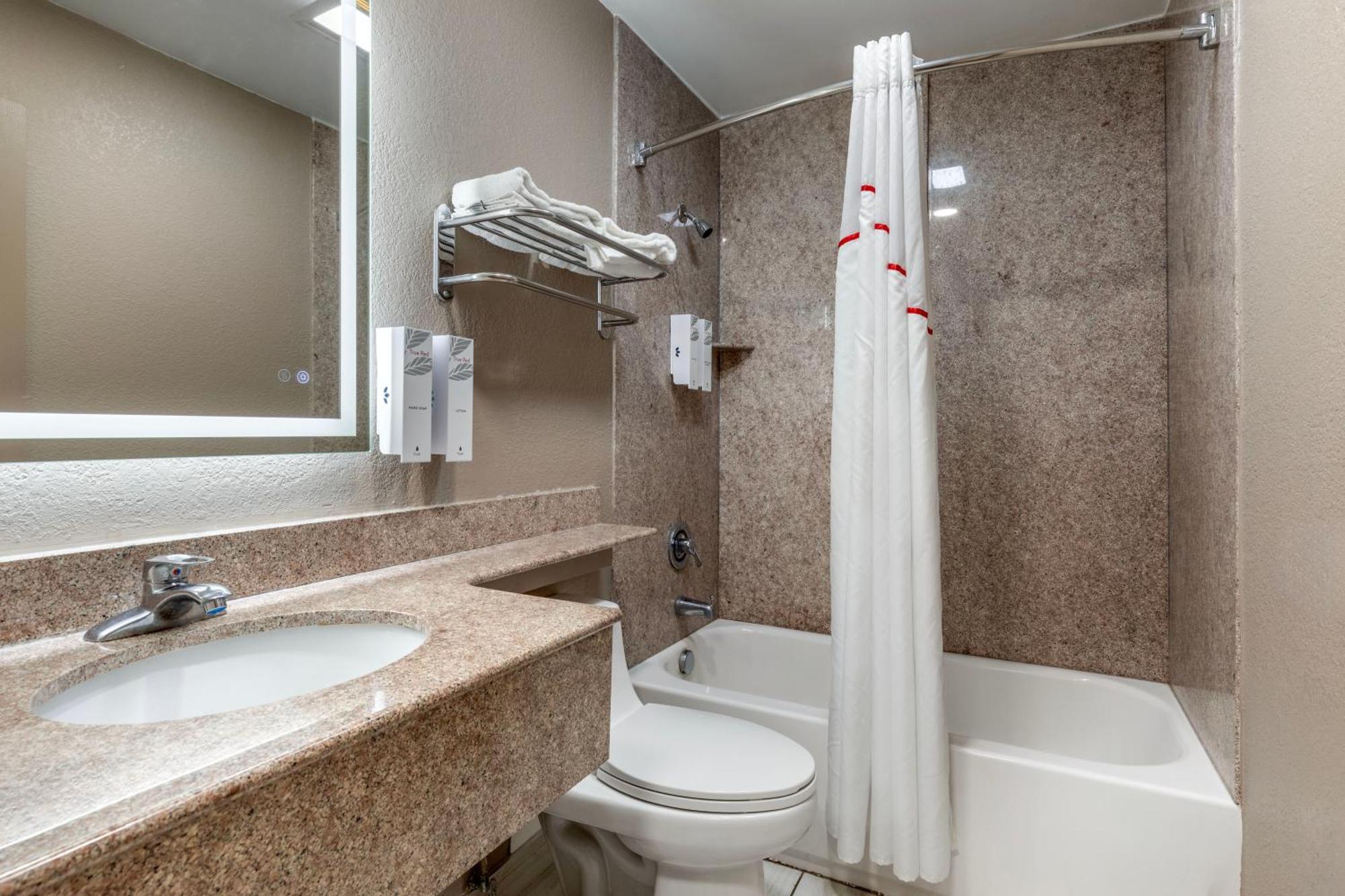 Red Roof Inn Suffolk Εξωτερικό φωτογραφία