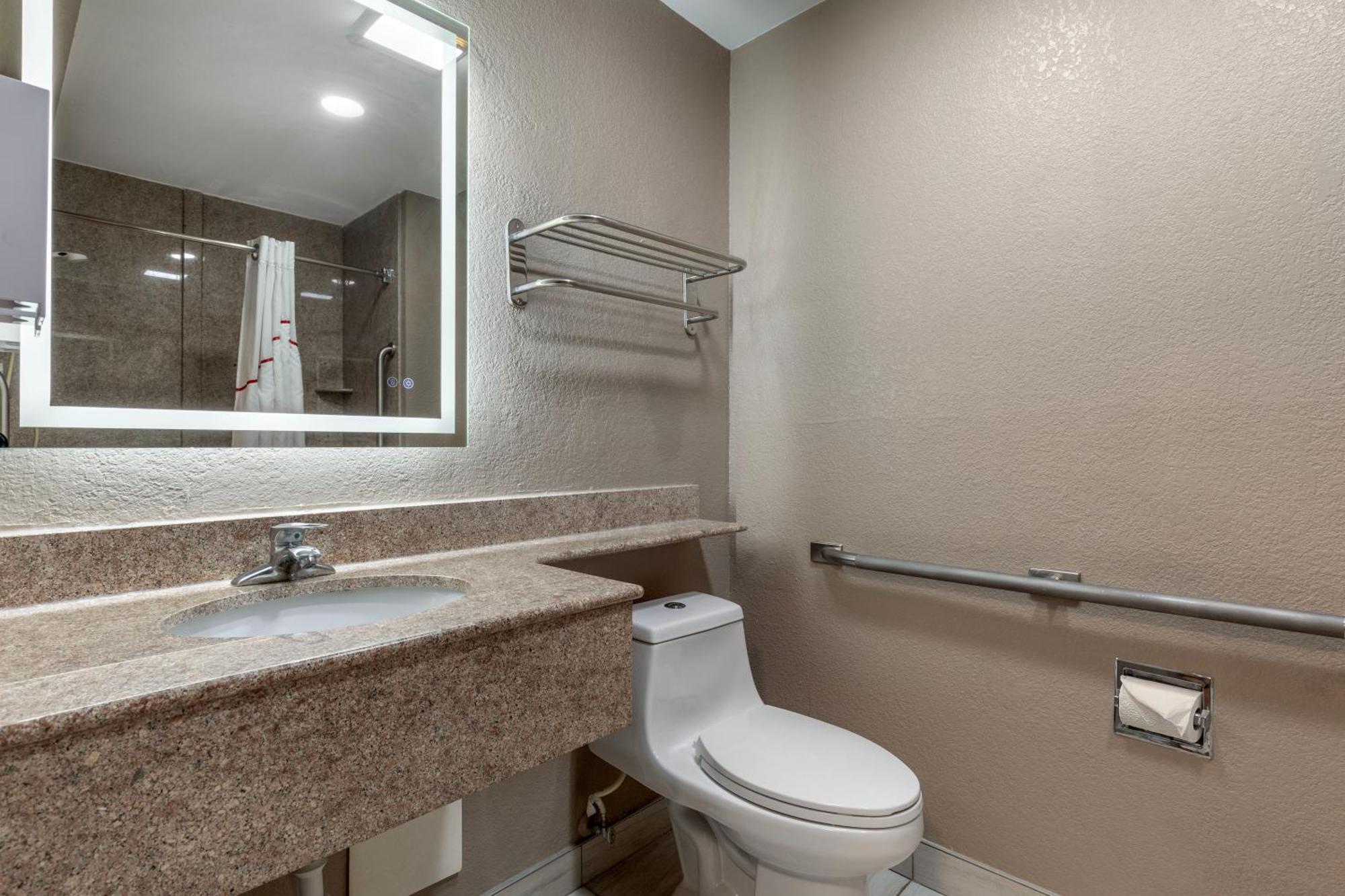 Red Roof Inn Suffolk Εξωτερικό φωτογραφία