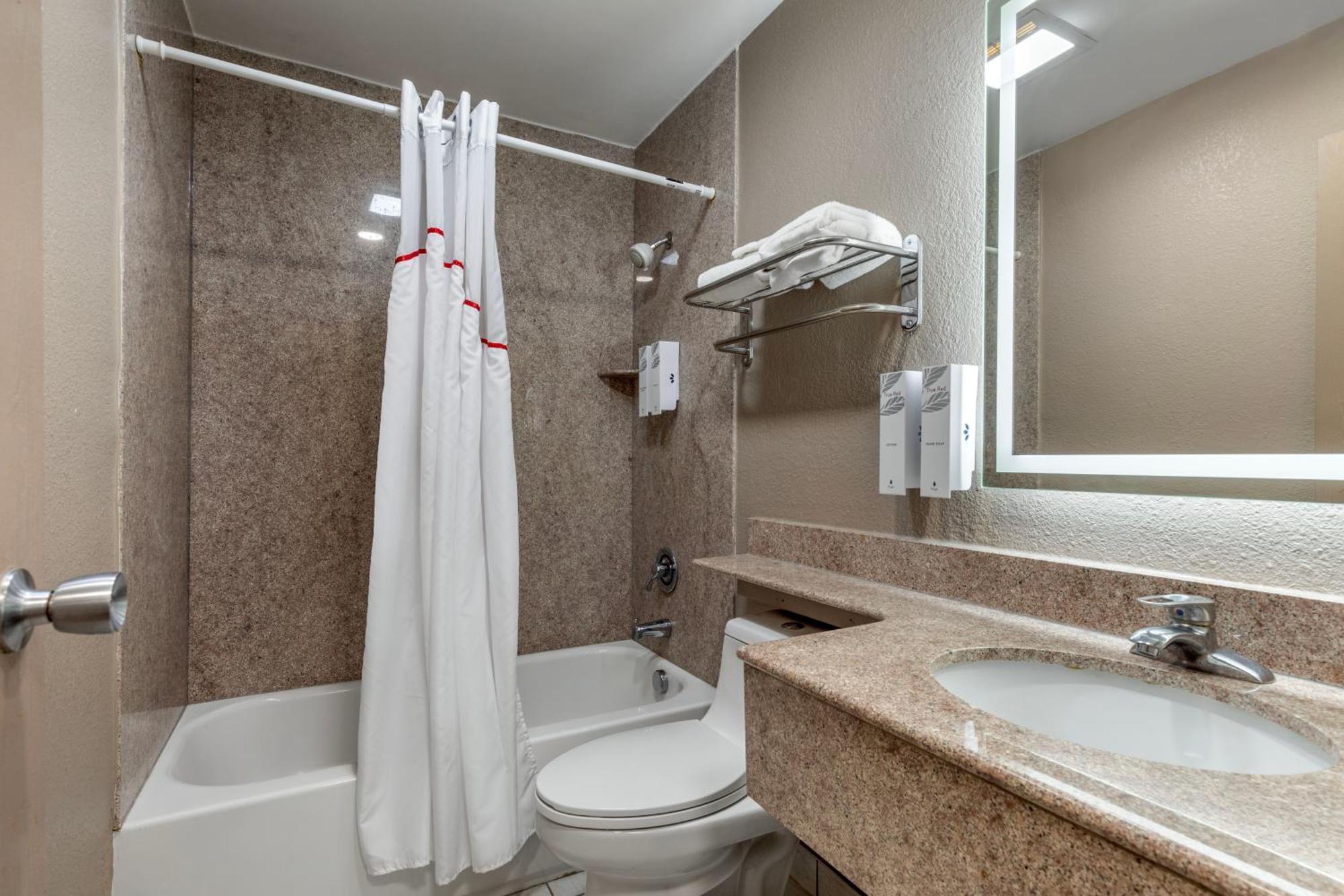Red Roof Inn Suffolk Εξωτερικό φωτογραφία